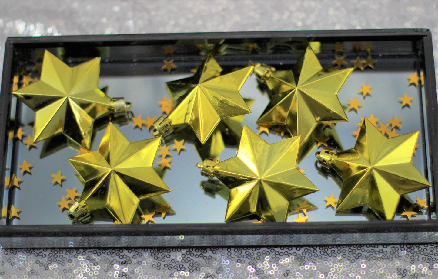 Set of 6 Christmas Stars Baubles – Shiny Gold