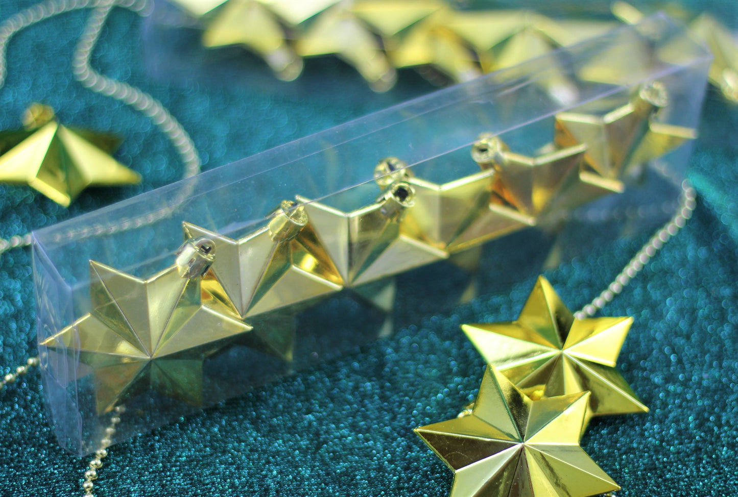 Set of 6 Christmas Stars Baubles – Shiny Gold
