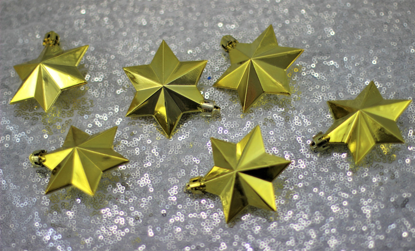 Set of 6 Christmas Stars Baubles – Shiny Gold