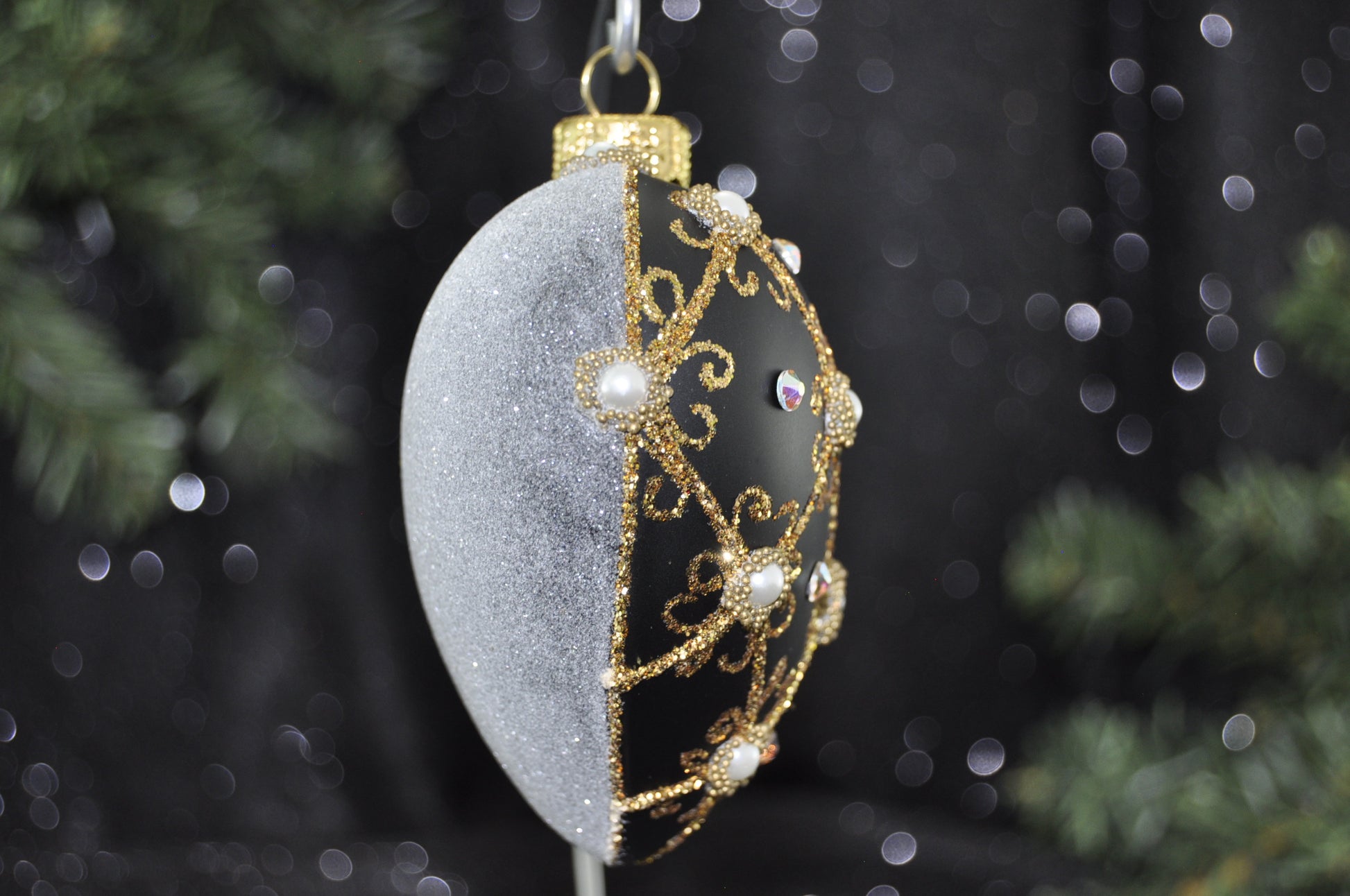 Black matte heart bauble swarovski side view