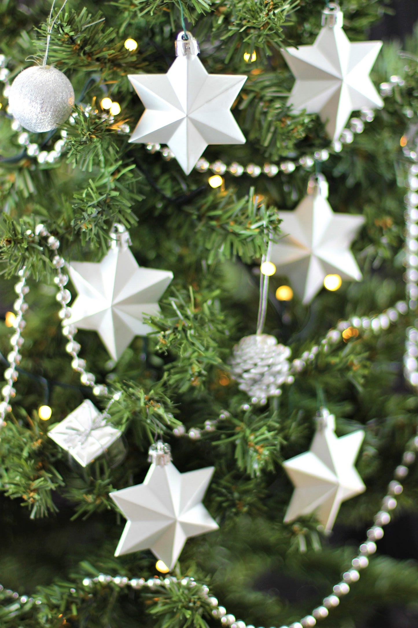 Set of 6 Christmas Stars Baubles – Silver Matt